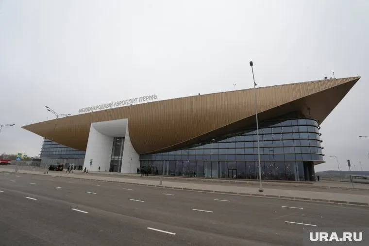 Минобороны РФ сообщило о массированной атаке беспилотников. Из-за этого ряд аэропортов страны закрыты