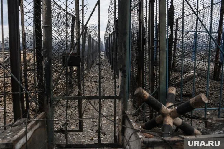 По данным Shot, колонию захватили четыре человека — один из них террорист