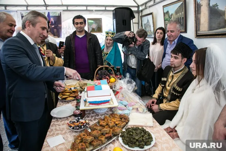 Из-за транспортных расходов тюменские товары по пути в Югру и на Ямал сильно дорожают. Александр Моор знает, как это исправить