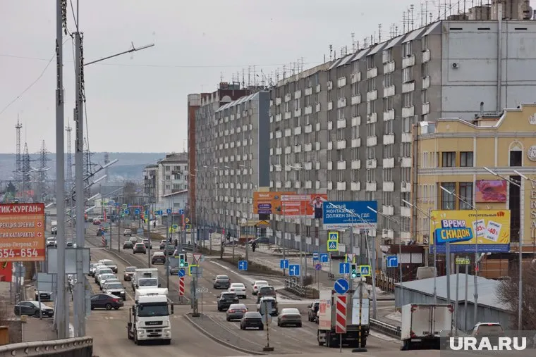 На ремонтируемом мосту в центре города столкнулись два автомобиля (архивное фото)