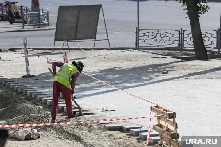 Ремонт в центре Екатеринбурга должен был завершиться еще в конце августа