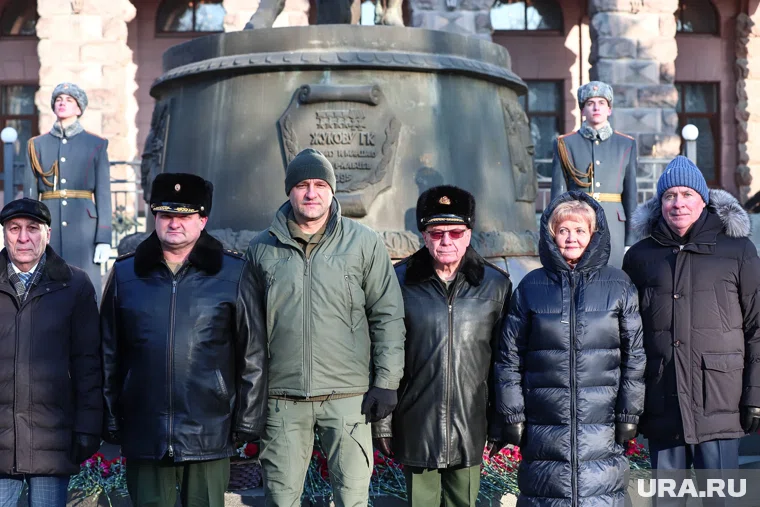 Возложение венков к памятнику маршалу Жукову. Екатеринбург