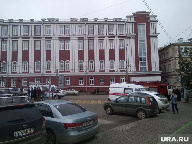 Сотрудников мэрии выгоняли из здания целых два раза, но бомбу так и не нашли