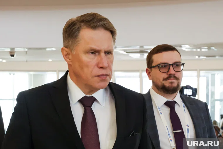 Мурашко провел лечебные мероприятия для пассажира самолета и спас его