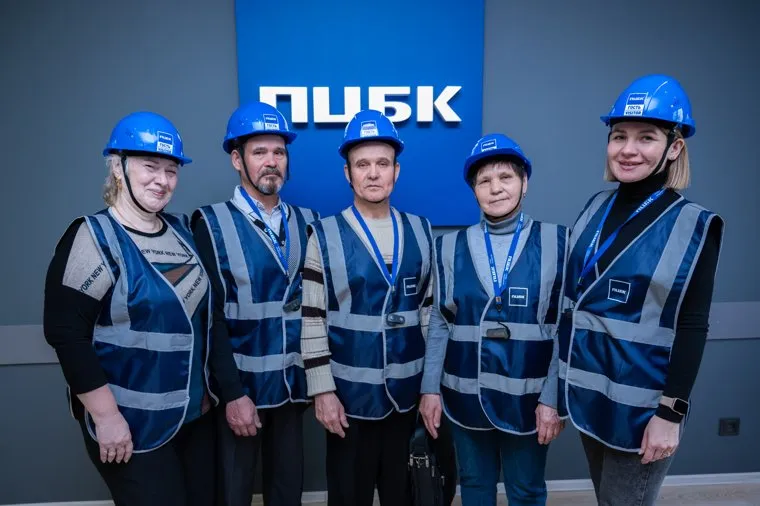 Экскурсия по обновленному ПЦБК для ветеранов предприятия, вышедших на пенсию. Пермь