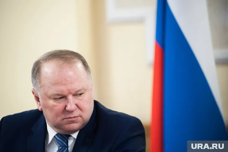 На сайте полпредства Воробьев по-прежнему значится действующим сотрудником