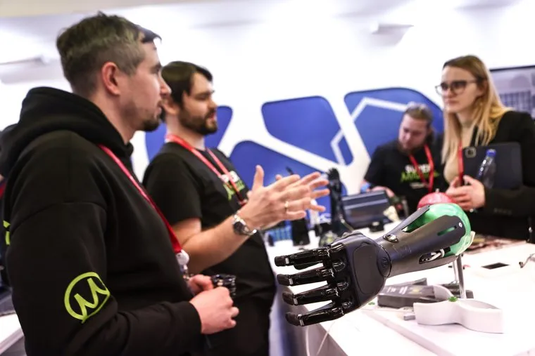 Президент России Владимир Путин на пленарной сессии "Форума будущих технологий". Москва