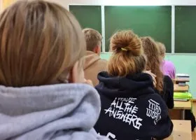 Курганские власти начнут переманивать школьников из других регионов для работы на заводах