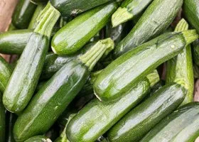 Сеть бургерных начала обратно раздавать кабачки, которые ей принесли тюменцы