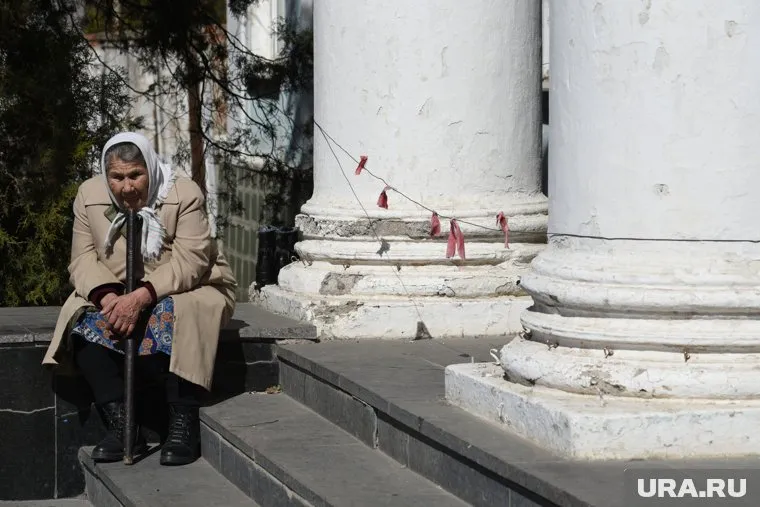 Боец из Кургана вывез бабушку на мопеде, чтобы спасти от обстрелов (архивное фото)