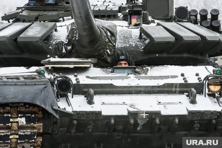 Экипажи танков стреляли на расстояние в восемь километров