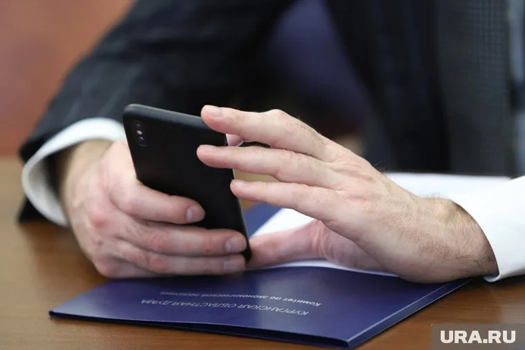 Коллекторы просят дать им доступ к номерам телефонов россиян