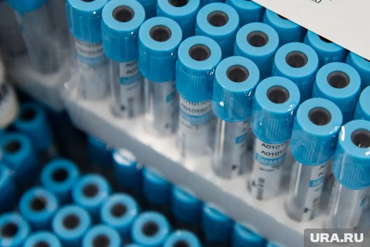 Геннадий Онищенко рассказал, что новый вариант коронавируса является не новым штаммом, а мутацией старого вируса