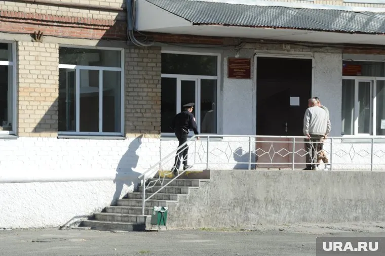 Подросток пришел в школу с ножом и молотком