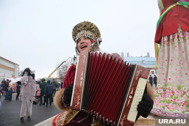 25 ноября в России отмечают день гармониста