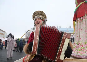 День гармониста и защиты женщин от насилия: что отмечают 25 ноября