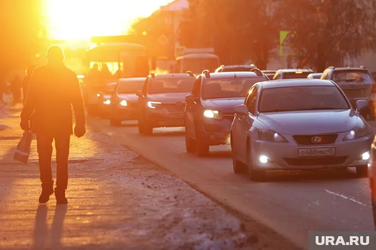 Населению рекомендовали отказаться от прогулок и поездок