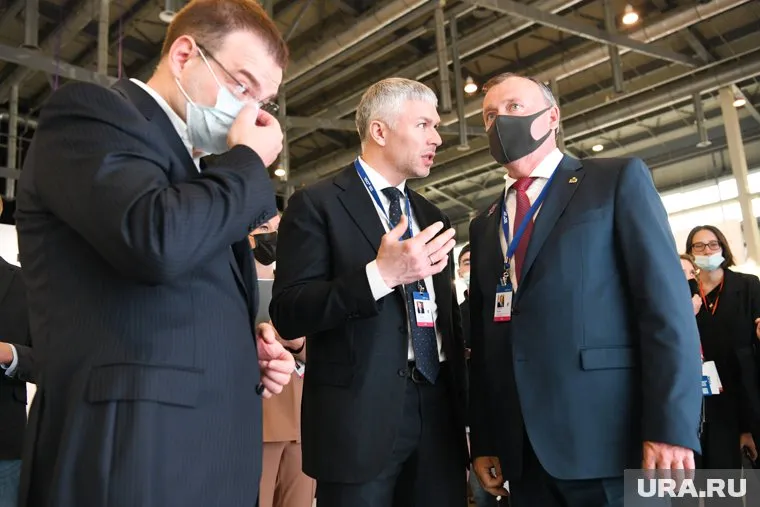 По слухам, то, к чему пришли Рустам Галямов (по центру) и Алексей Орлов (справа), обсуждалось последние пару лет