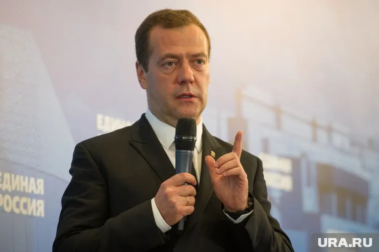 Российский премьер посчитал действия американского президента ошибкой