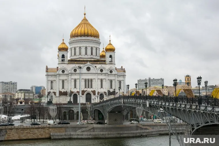 Посетить рождественское богослужение в храме Христа Спасителя смогут не все