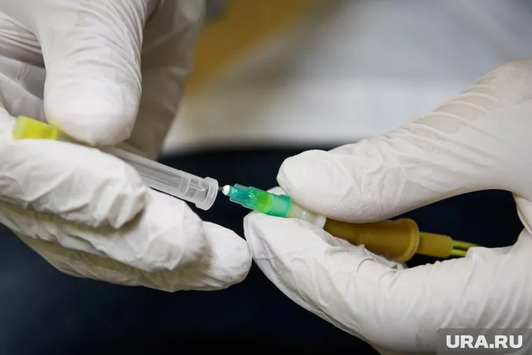 Врачи ставят Ахре Авидзбе капельницы