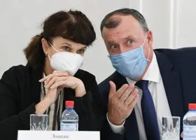 Мэр Екатеринбурга показал гостье, как управляет протестами