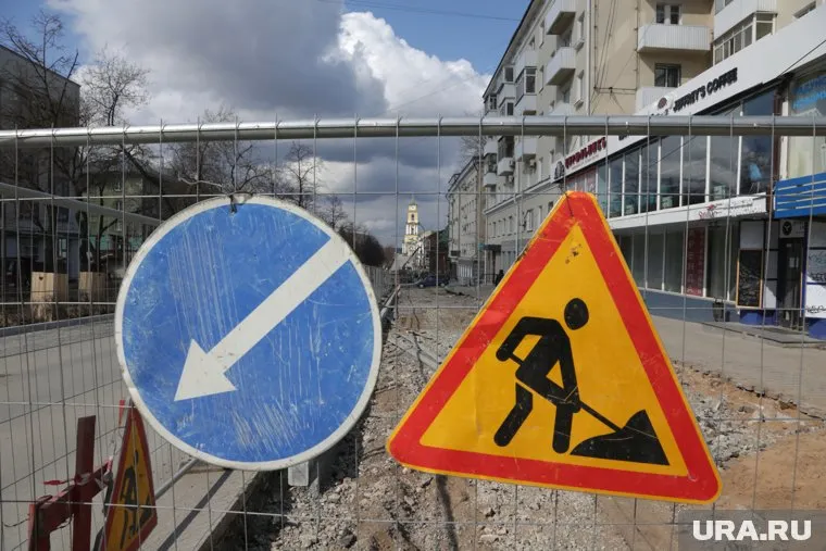 Ремонт сквера выполнен некачественно и не полностью, но администрация Ленинского района оплатила работы