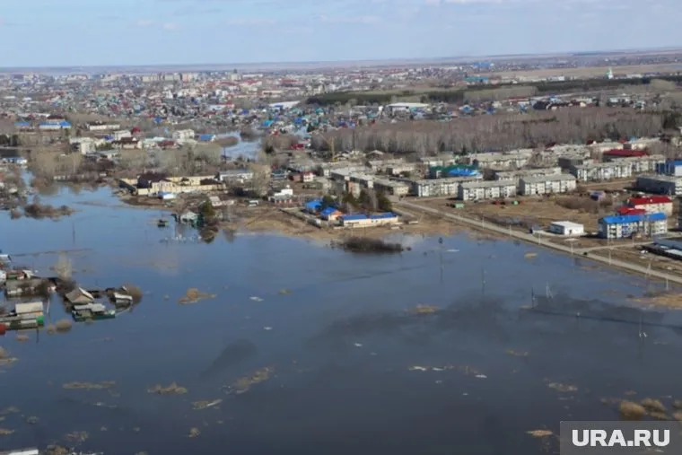 Ишим затоплен. В зоне паводка сотни домов и больше тысячи людей
