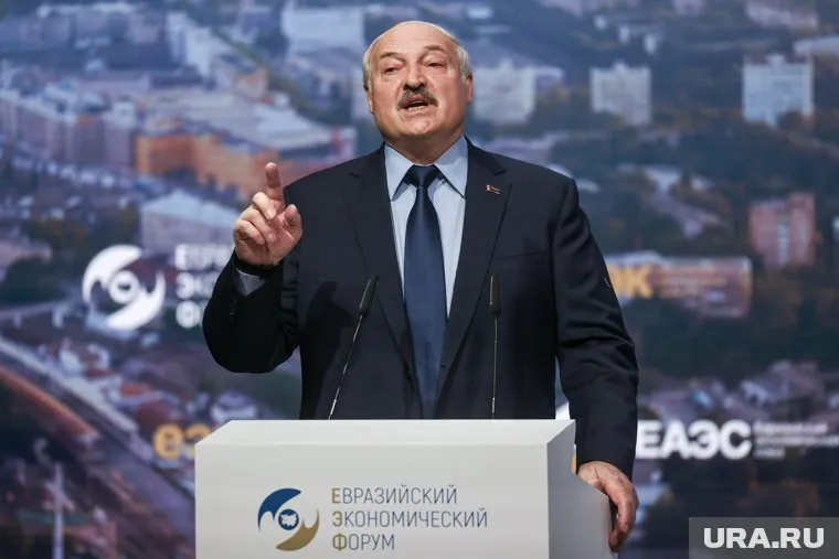 По словам Александра Лукашенко, бригада силовиков была готова к переброске