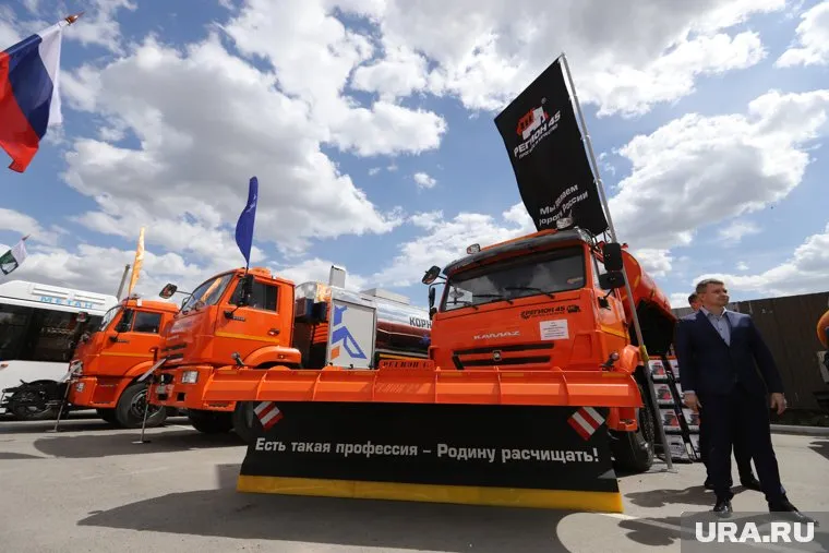 Восстанавливать дороги на Донбассе будет курганская спецтехника (архивное фото)