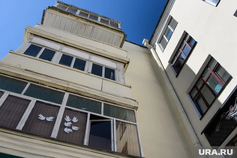 Девочка скончалась, упав с балкона