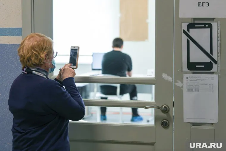 Пожилая жительница Екатеринбурга перевела деньги мошенникам и взяла на свое имя несколько кредитов