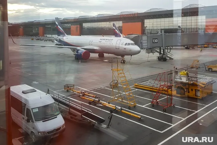 Вода залила парковку самолетов и техники в Шереметьево