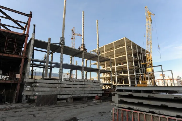 Стройки к саммитам ШОС и БРИКС. Челябинск, стройка никитина на васенко