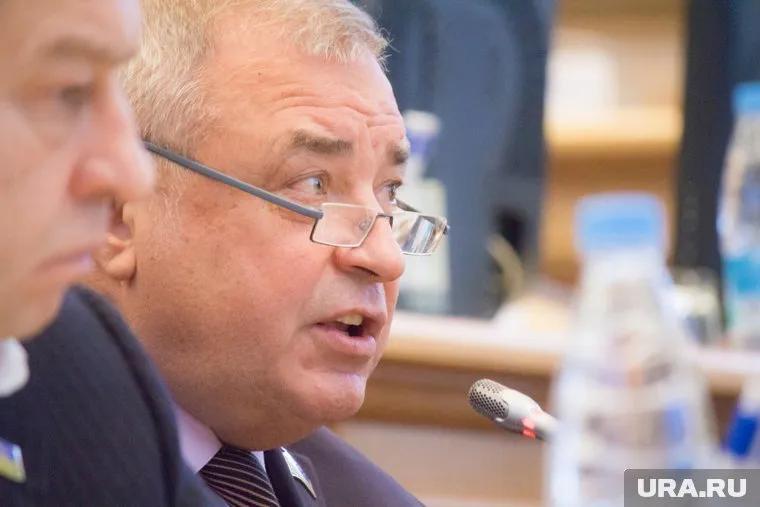 Юрий Важенин на пенсии будет заниматься внуками и политикой