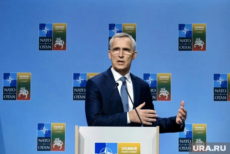 Йенс Столтенберг заявил, что страны НАТО должны подумать о снятии ограничений для оружия, предоставленного ВСУ