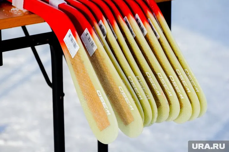 Курганские хоккеисты проиграли свердловской команде