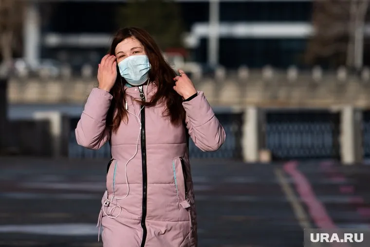 Вирусологи раскрыли, когда в РФ отменят масочный режим