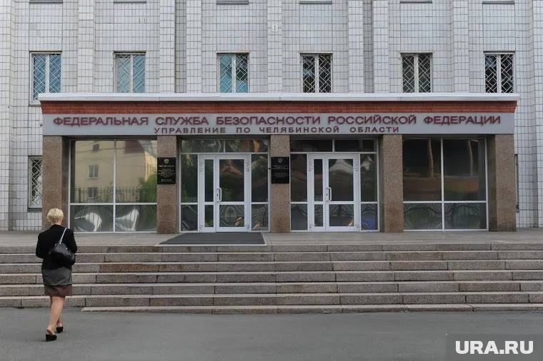 Здание челябинских чекистов ночью атаковали анархисты