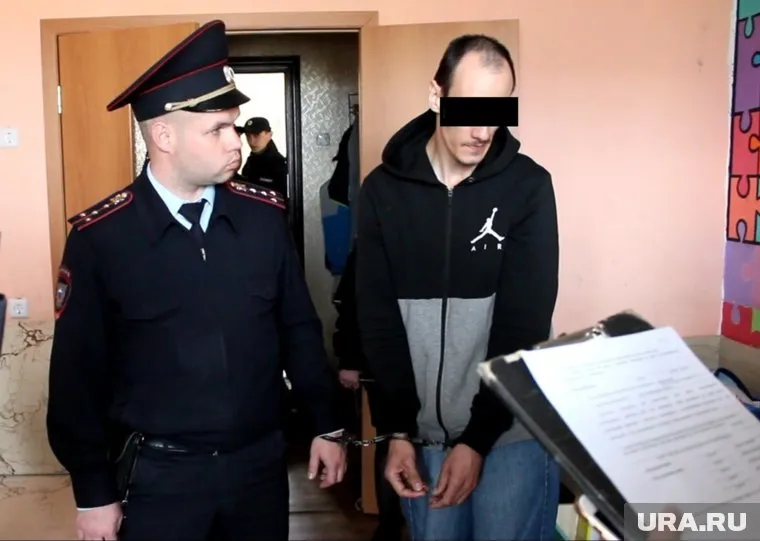 Игроман спрятал тело убитой в диван