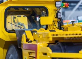 Мантуров посетил завод в ДНР, поставляющий оборудование в Пермский край