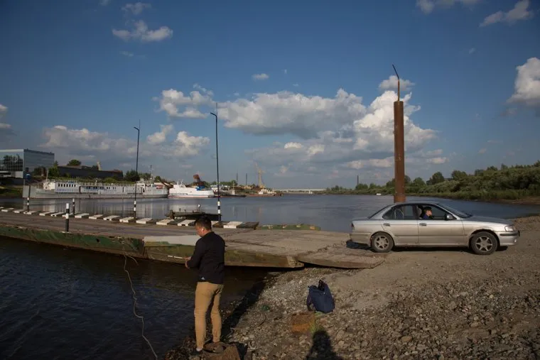 Понтонная переправа через реку Тура. Тюмень