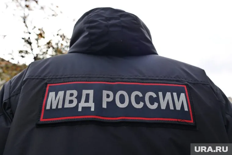 На месте работают сотрудники МВД