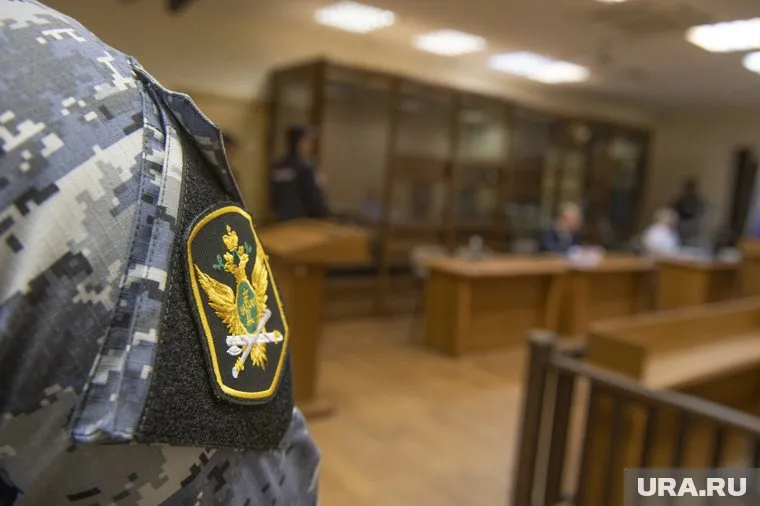 Офицеров освободили в зале суда