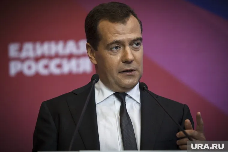 Дмитрий Медведев узнает, что Свердловская и Курганская области не выполнили его поручение
