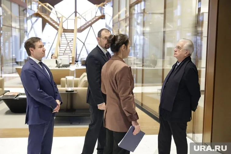 Экскурсию по зданию провел директор Фонда святой Екатерины Александр Андреев