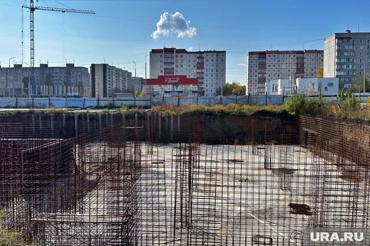 Сенатору Андрею Кутепову показали стройку бассейна КГУ и школы на 1500 мест в Заозерном