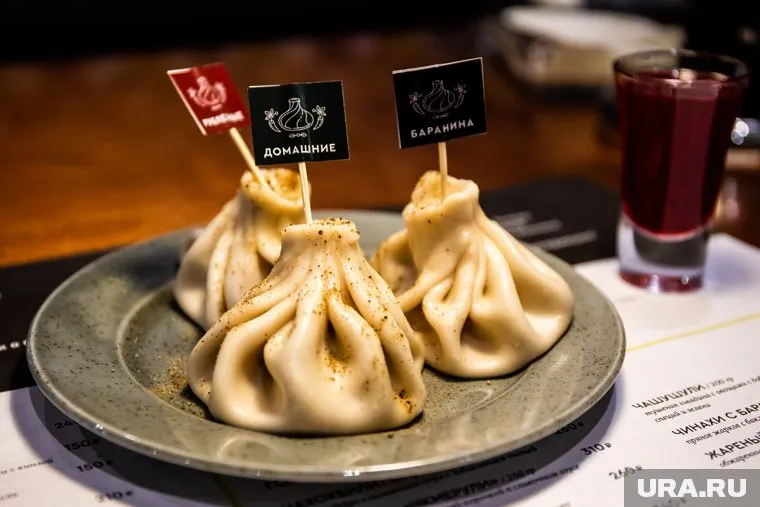 Основу меню заведения составляли хинкали, хачапури и шашлыки