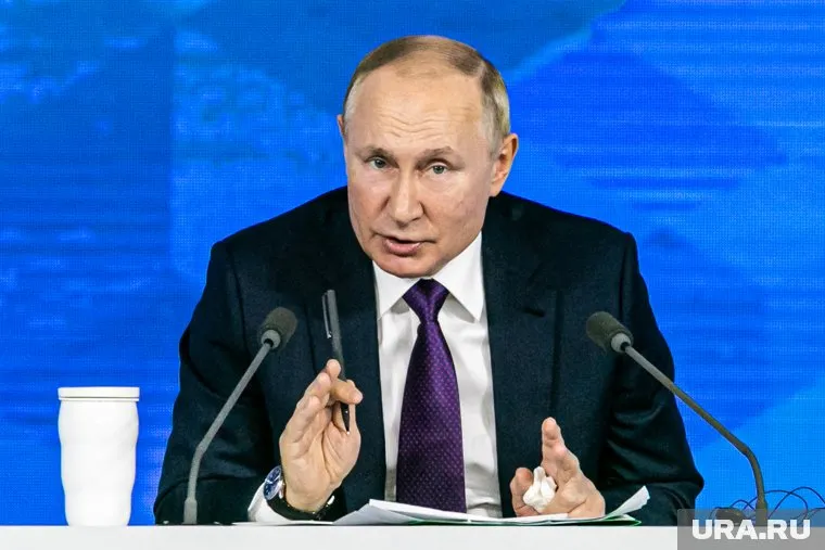 Президент РФ Владимир Путин объявил о старте дедолларизации российской экономики