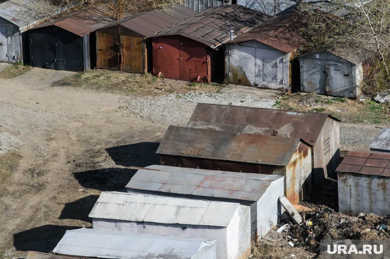 В Екатеринбурге будут сносить по несколько гаражей в каждом районе
